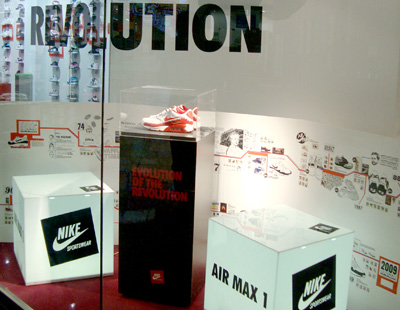 Montaje y decoración de escaparates para Nike